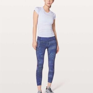 Lululemon Fast & Free 7/8 Tight II *Nulux 25"
Linear Flux Light size 8 EUC